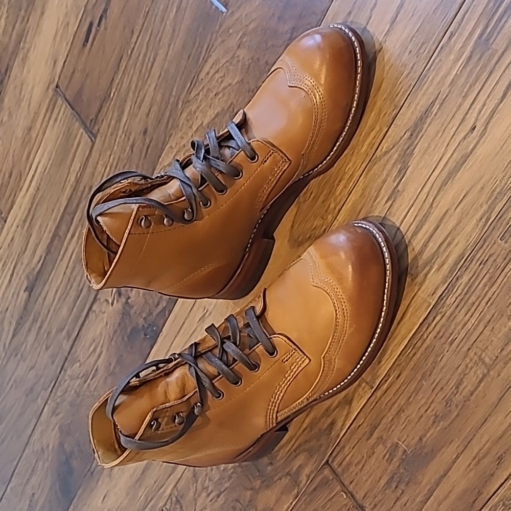 Men's Wolverine 100 Mile Boot in Brown. Size 8, Great Condition